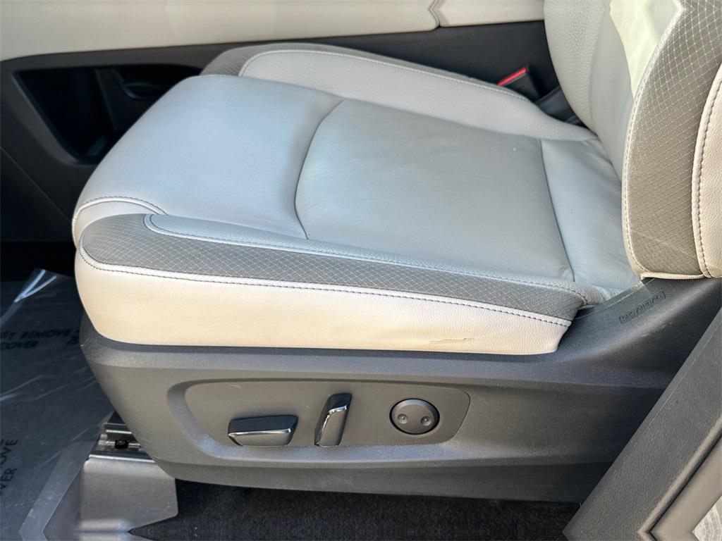 used 2022 Nissan Pathfinder car, priced at $27,051