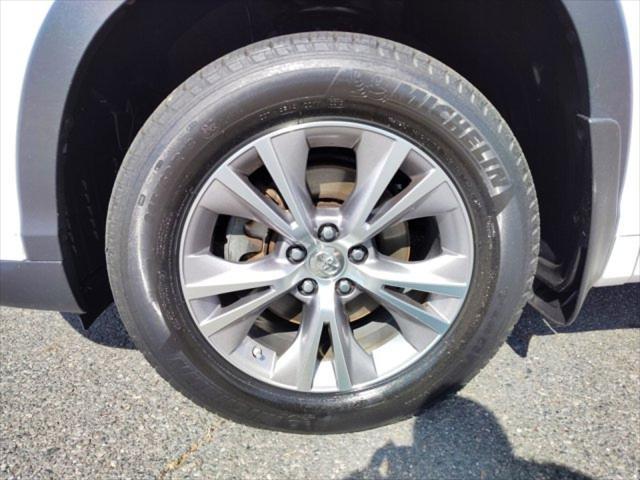 used 2015 Toyota Highlander car, priced at $19,795