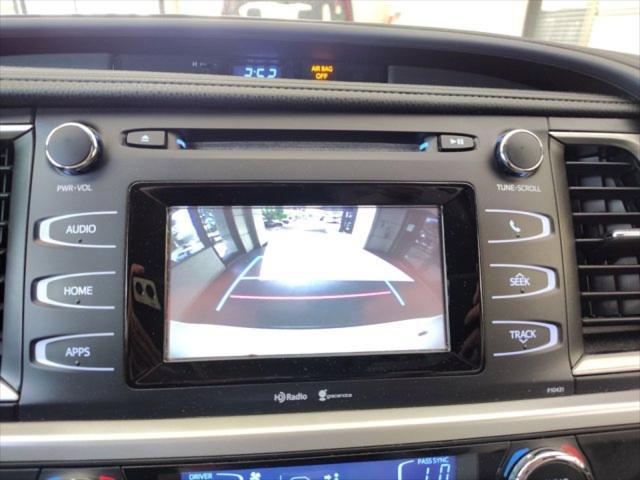 used 2015 Toyota Highlander car, priced at $19,795
