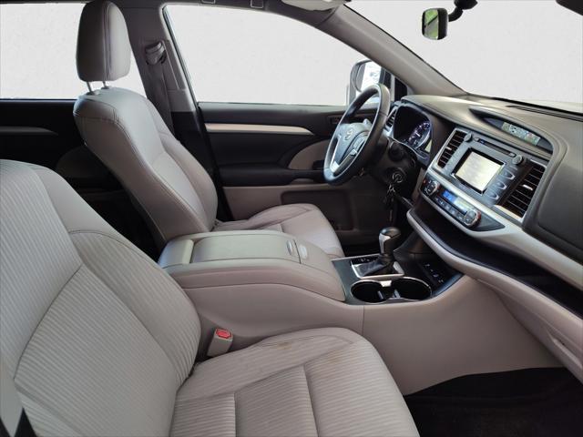 used 2015 Toyota Highlander car, priced at $19,495