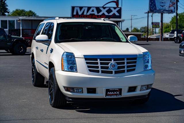 used 2014 Cadillac Escalade ESV car, priced at $23,497