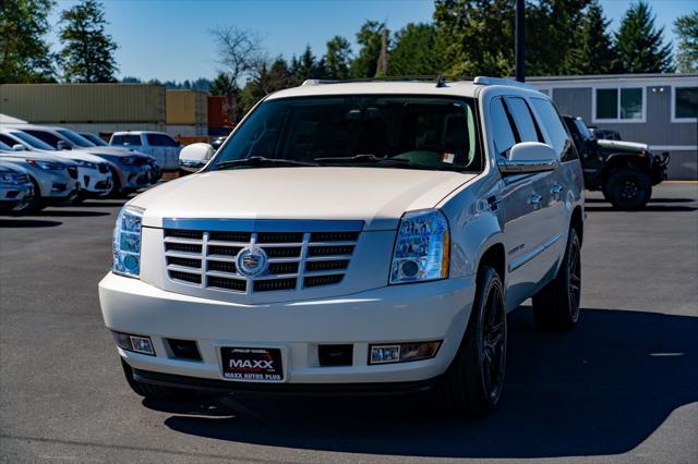 used 2014 Cadillac Escalade ESV car, priced at $23,497