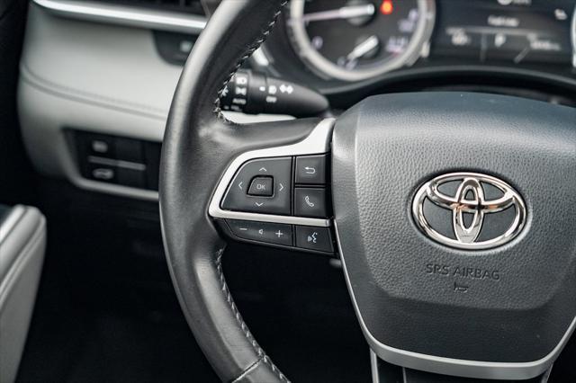 used 2022 Toyota Highlander car, priced at $37,987