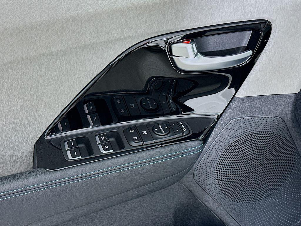 used 2020 Kia Niro Plug-In Hybrid car, priced at $18,995