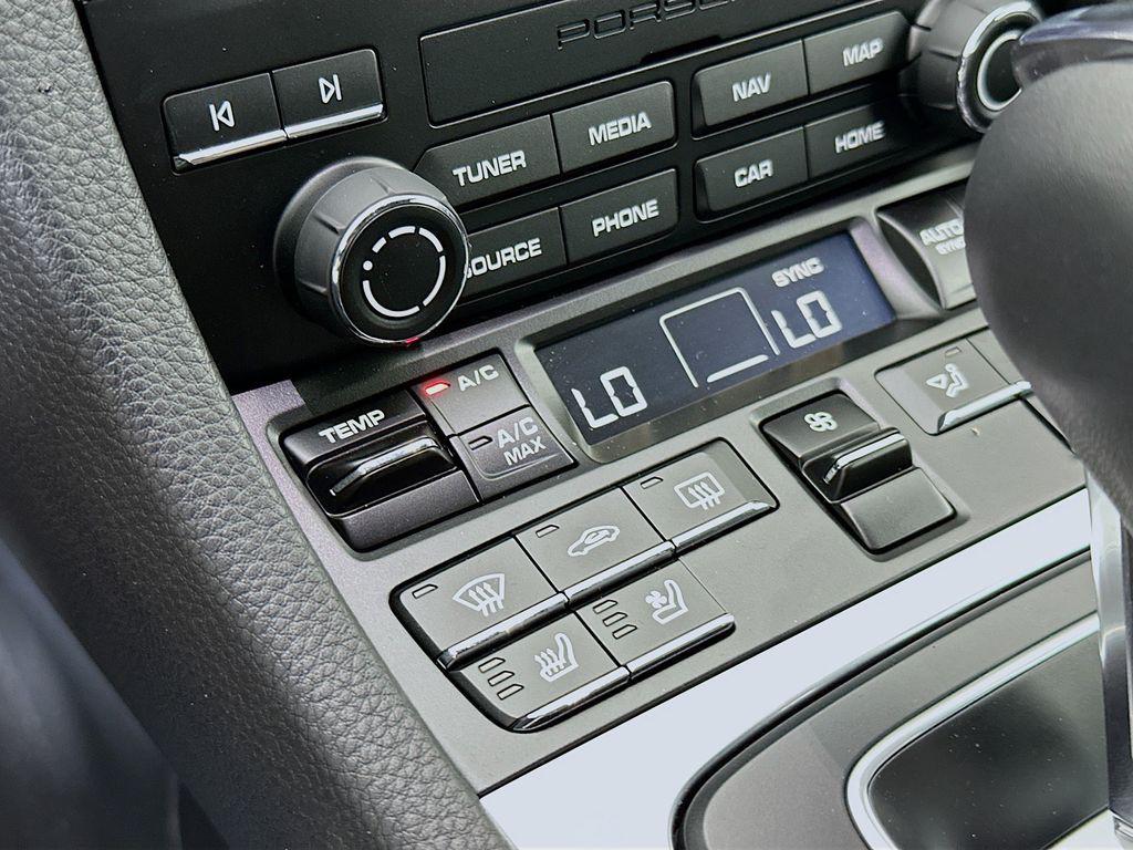 new 2025 Porsche 718 Boxster car, priced at $102,917