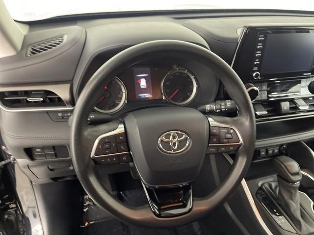 used 2020 Toyota Highlander car, priced at $26,995