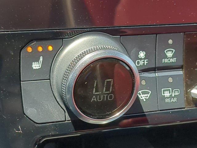 used 2024 Toyota Highlander car, priced at $41,524