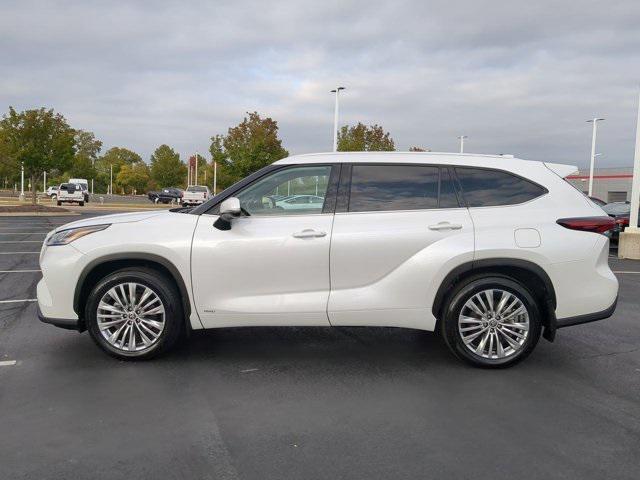 used 2025 Toyota Highlander Hybrid car, priced at $54,421