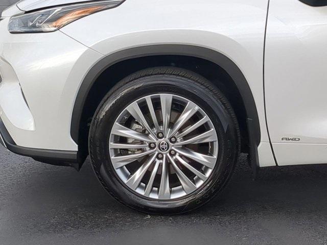 used 2025 Toyota Highlander Hybrid car, priced at $59,749