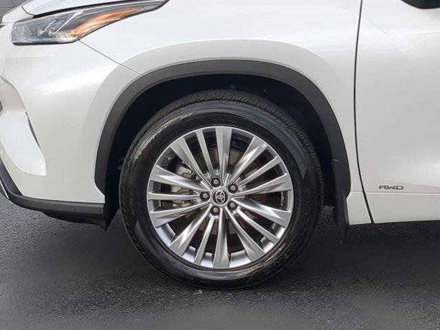 used 2025 Toyota Highlander Hybrid car, priced at $54,421