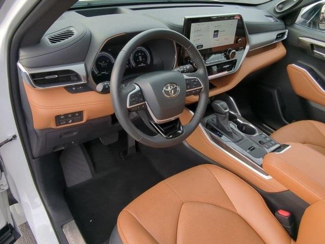 used 2025 Toyota Highlander Hybrid car, priced at $59,749