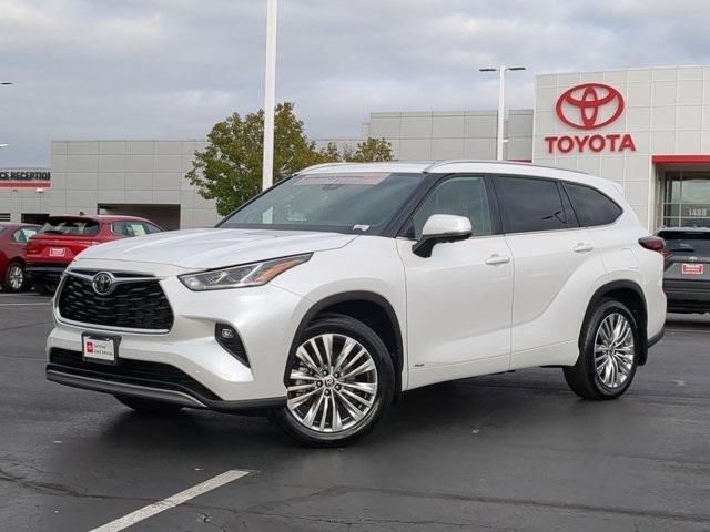 used 2025 Toyota Highlander Hybrid car, priced at $54,421