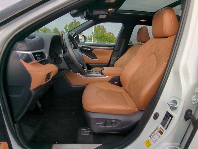used 2025 Toyota Highlander Hybrid car, priced at $54,421