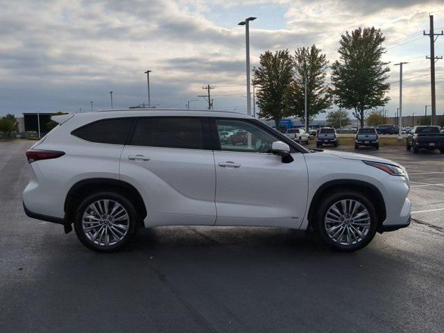 used 2025 Toyota Highlander Hybrid car, priced at $54,421