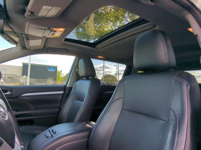 used 2018 Toyota Highlander Hybrid car, priced at $21,496