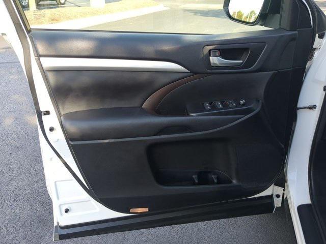 used 2018 Toyota Highlander Hybrid car, priced at $19,843