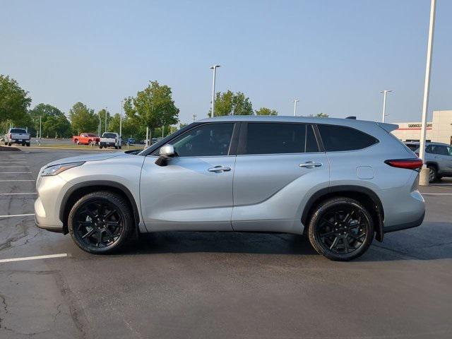 used 2023 Toyota Highlander car, priced at $37,490