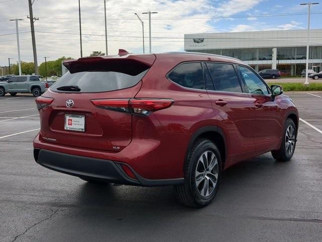 used 2022 Toyota Highlander car, priced at $34,199