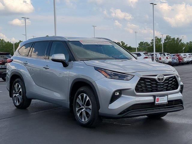 used 2022 Toyota Highlander car, priced at $39,331