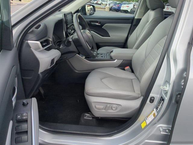 used 2022 Toyota Highlander car, priced at $39,331