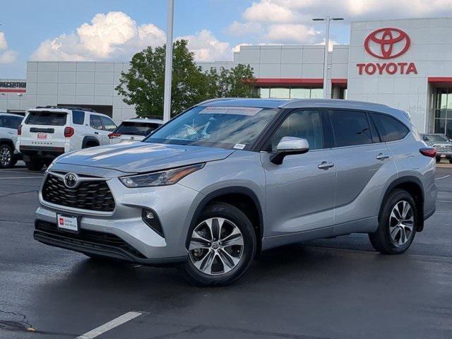 used 2022 Toyota Highlander car, priced at $39,331