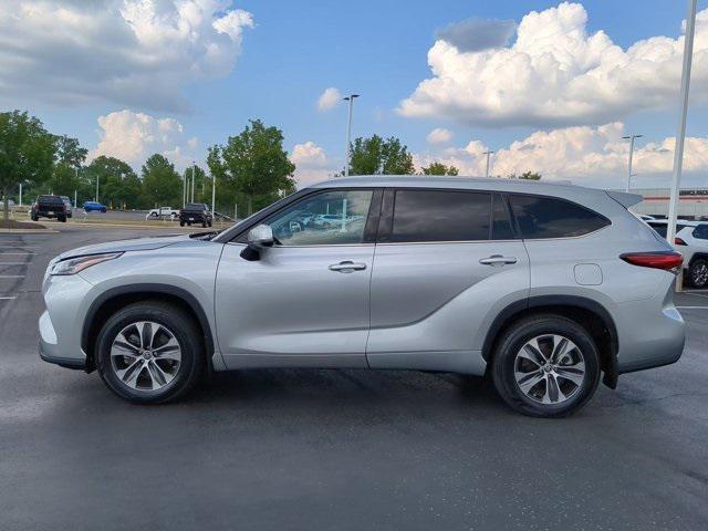 used 2022 Toyota Highlander car, priced at $39,331