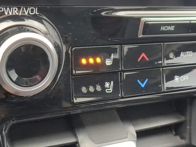 used 2022 Toyota Highlander car, priced at $35,200