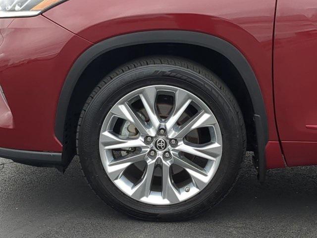 used 2022 Toyota Highlander car, priced at $35,200