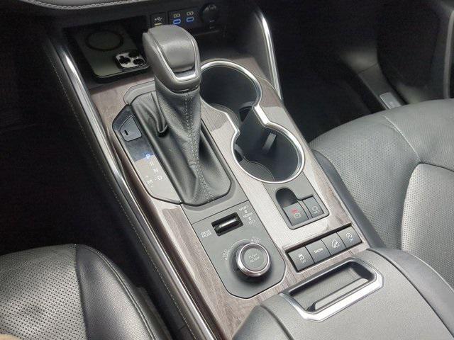 used 2022 Toyota Highlander car, priced at $35,200