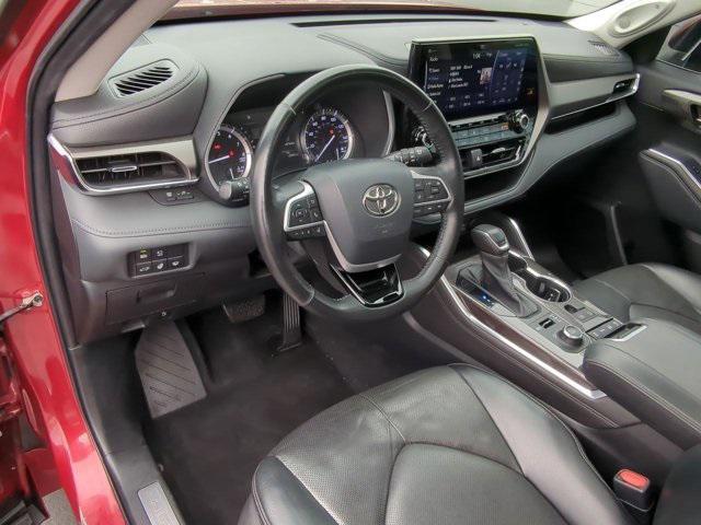 used 2022 Toyota Highlander car, priced at $35,200
