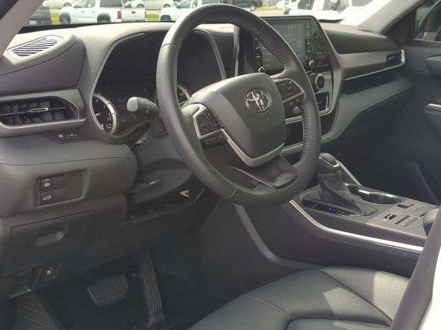 used 2022 Toyota Highlander car, priced at $39,145