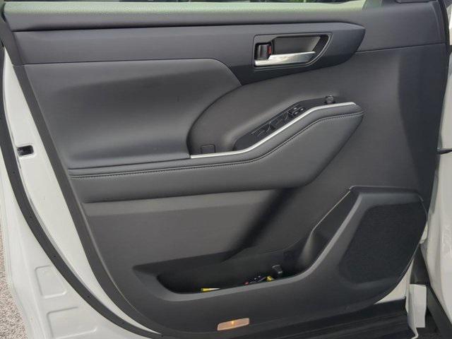 used 2022 Toyota Highlander car, priced at $39,145