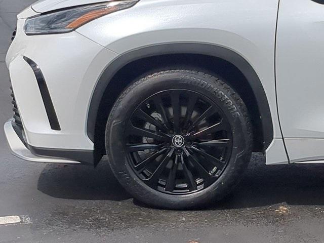 used 2023 Toyota Highlander car, priced at $42,142