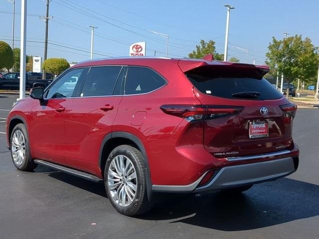 used 2024 Toyota Highlander car, priced at $50,614