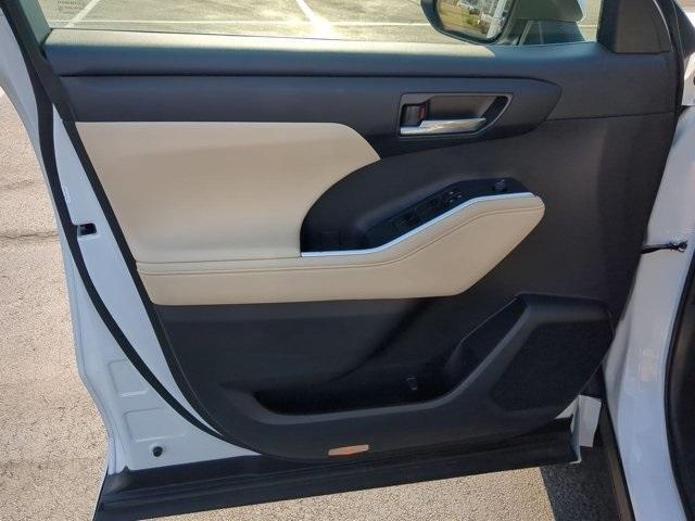 used 2024 Toyota Highlander car, priced at $43,798