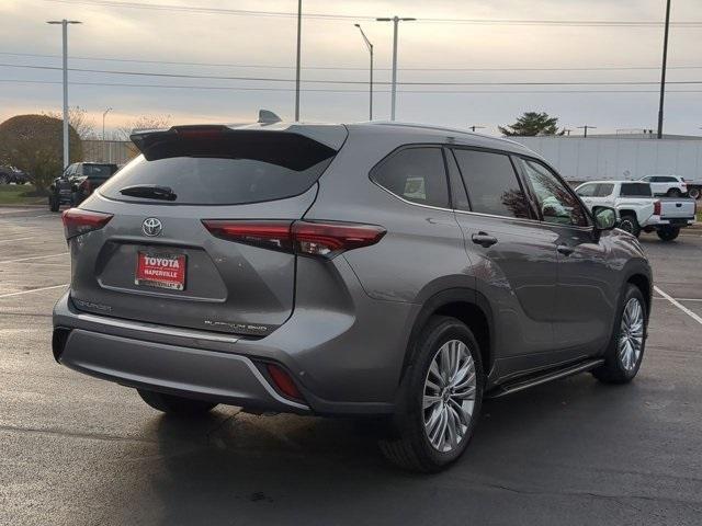 used 2025 Toyota Highlander car, priced at $53,500