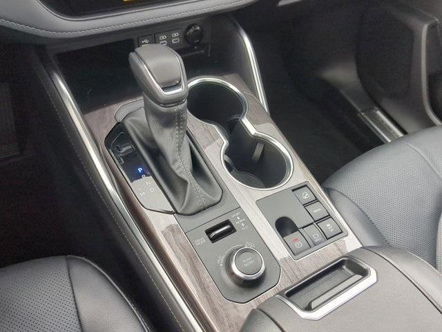 used 2025 Toyota Highlander car, priced at $53,500