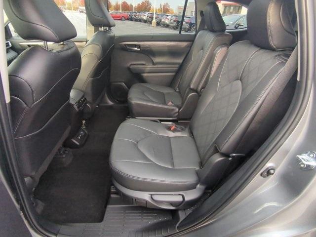used 2025 Toyota Highlander car, priced at $53,500