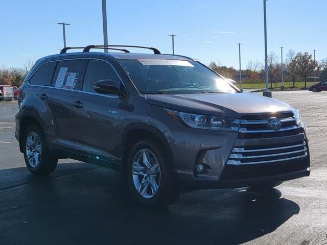 used 2019 Toyota Highlander Hybrid car, priced at $28,788