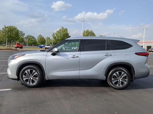 used 2021 Toyota Highlander car, priced at $36,490