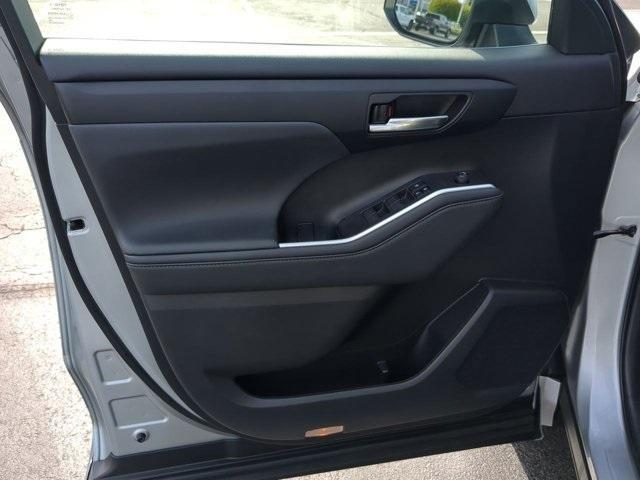 used 2021 Toyota Highlander car, priced at $36,490