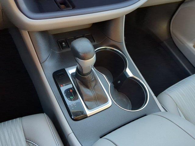 used 2015 Toyota Highlander car, priced at $17,868