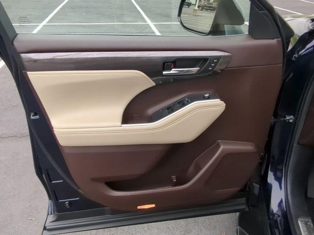 used 2021 Toyota Highlander Hybrid car, priced at $46,288