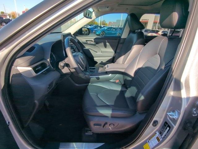 used 2024 Toyota Highlander Hybrid car, priced at $43,526