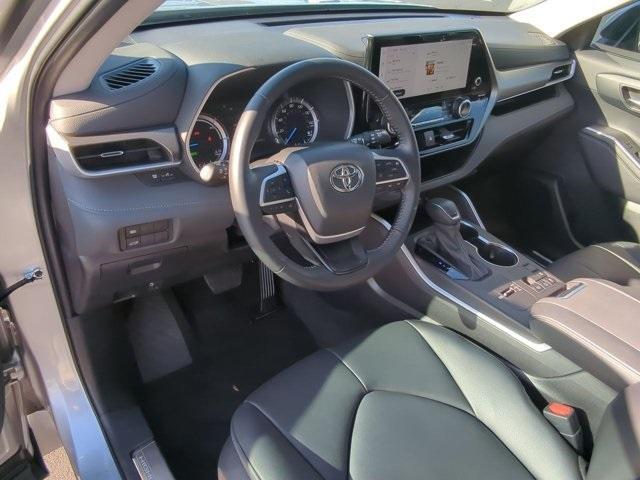 used 2024 Toyota Highlander Hybrid car, priced at $43,526