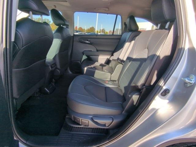 used 2024 Toyota Highlander Hybrid car, priced at $43,526