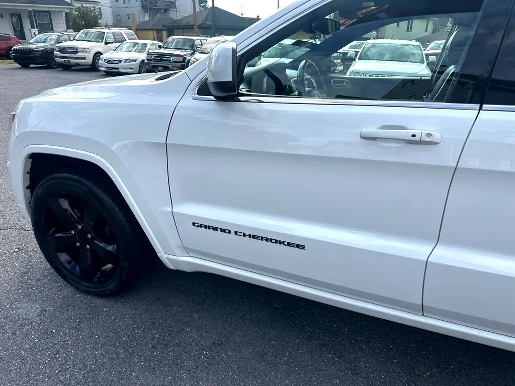 used 2015 Jeep Grand Cherokee car, priced at $16,400