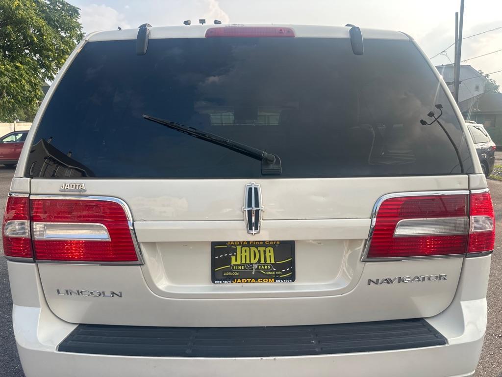 used 2007 Lincoln Navigator car, priced at $9,000