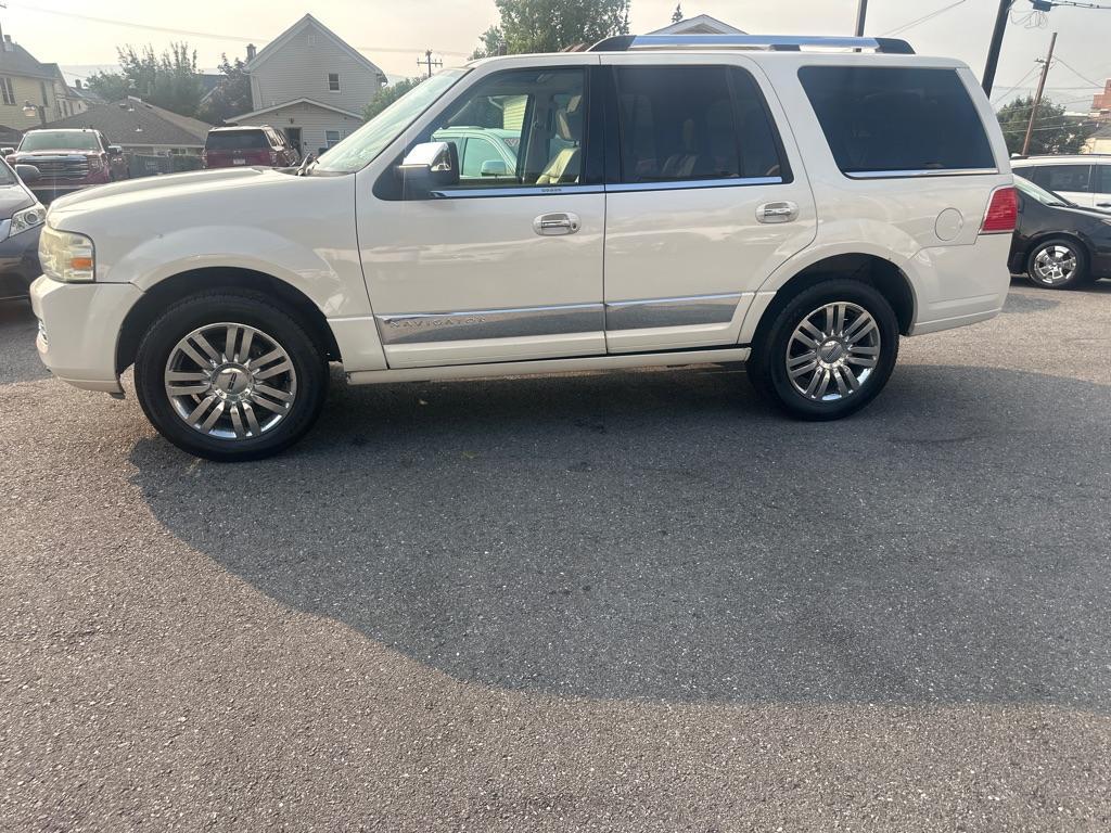used 2007 Lincoln Navigator car, priced at $9,000