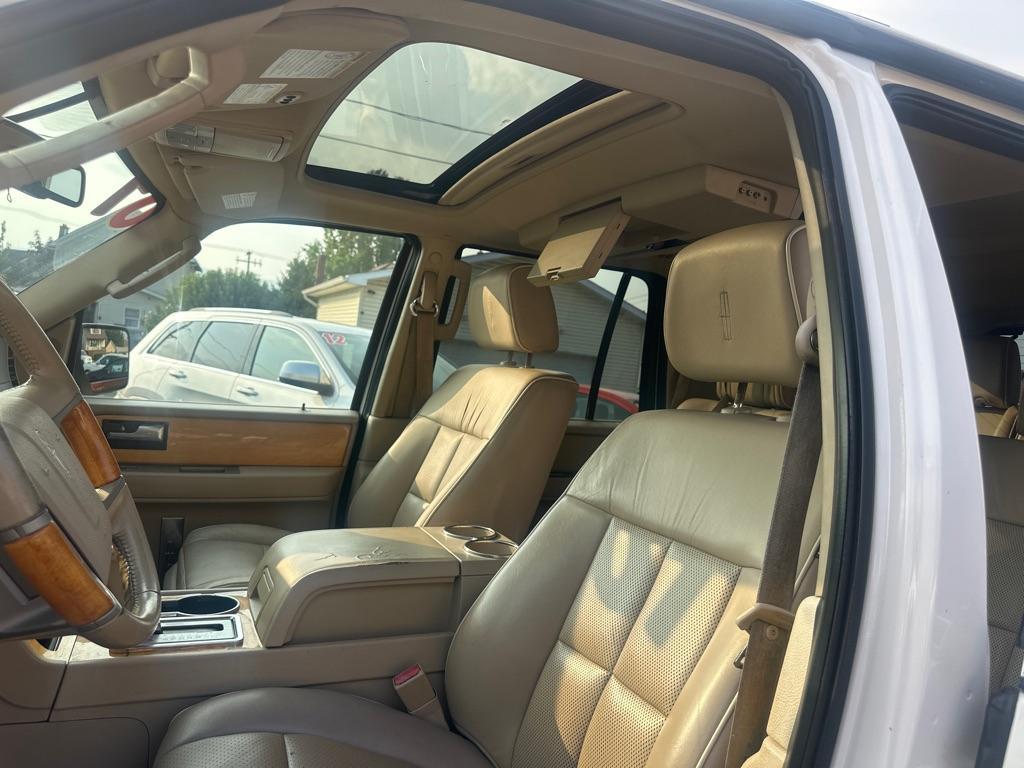 used 2007 Lincoln Navigator car, priced at $9,000